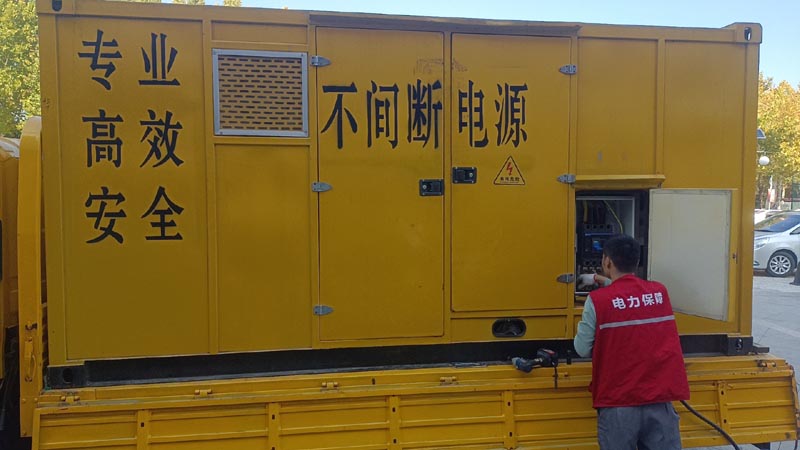 湟中柴油发电机组和UPS电源配合使用时，如何避免切换过程中的电力中断？